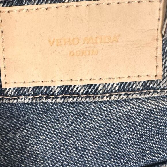 Vero Moda raw edge detail. - Picture 5 of 5